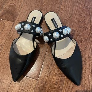 WOW stunning jeweled flats